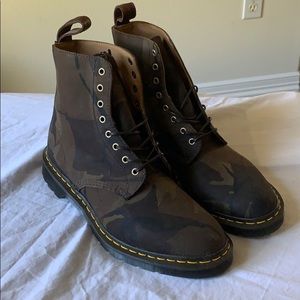 Dr. Martens Camo 1460